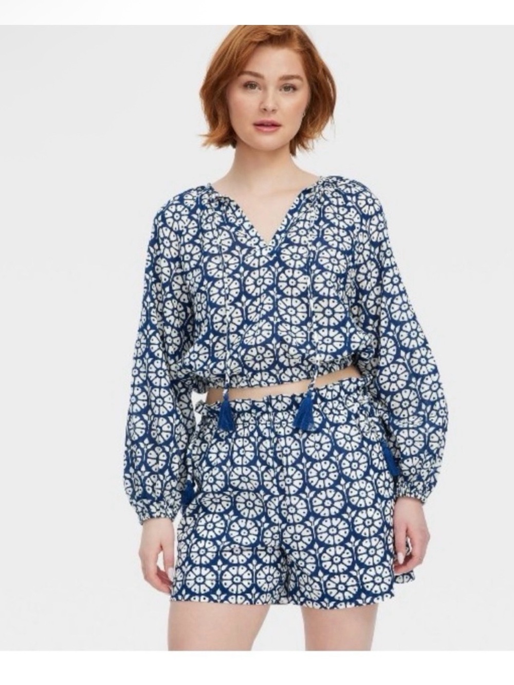 Roller Rabbit Blue and White Printed V-Neck Tie-Front Crop Top
